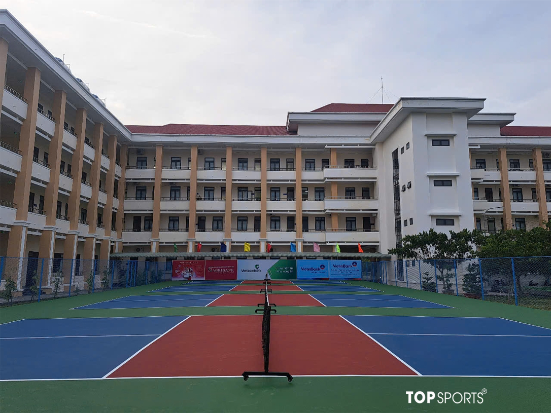 Sửa phẳng sân pickleball 3 lớp ECOPICK  10% hạt cao su